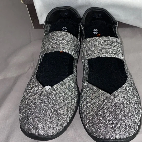 NEW IN BOX BERNIE MEV. CUDDLY WO SIZE 11***(EU 42) Wom Black Gray Woven Flats - Picture 5 of 12